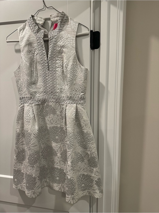 Lilly Pulitzer Dresses & Skirts - Lilly Pulitzer Silver Floral Embossed Sleeveless Mini Dress